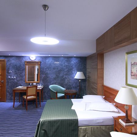 Hotel Oltenia Крайова Екстер'єр фото