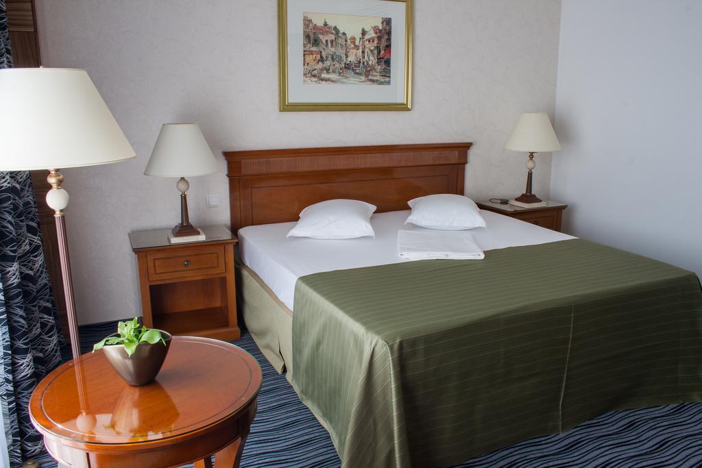 Hotel Oltenia Крайова Екстер'єр фото