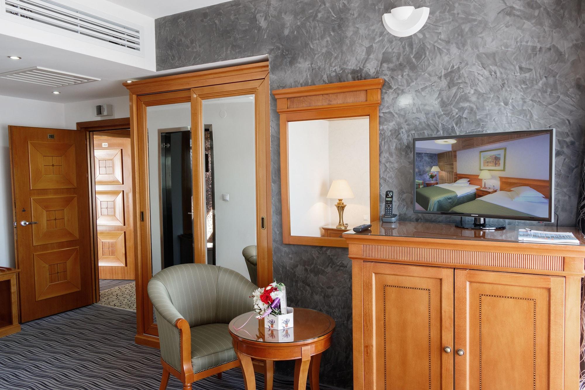 Hotel Oltenia Крайова Екстер'єр фото