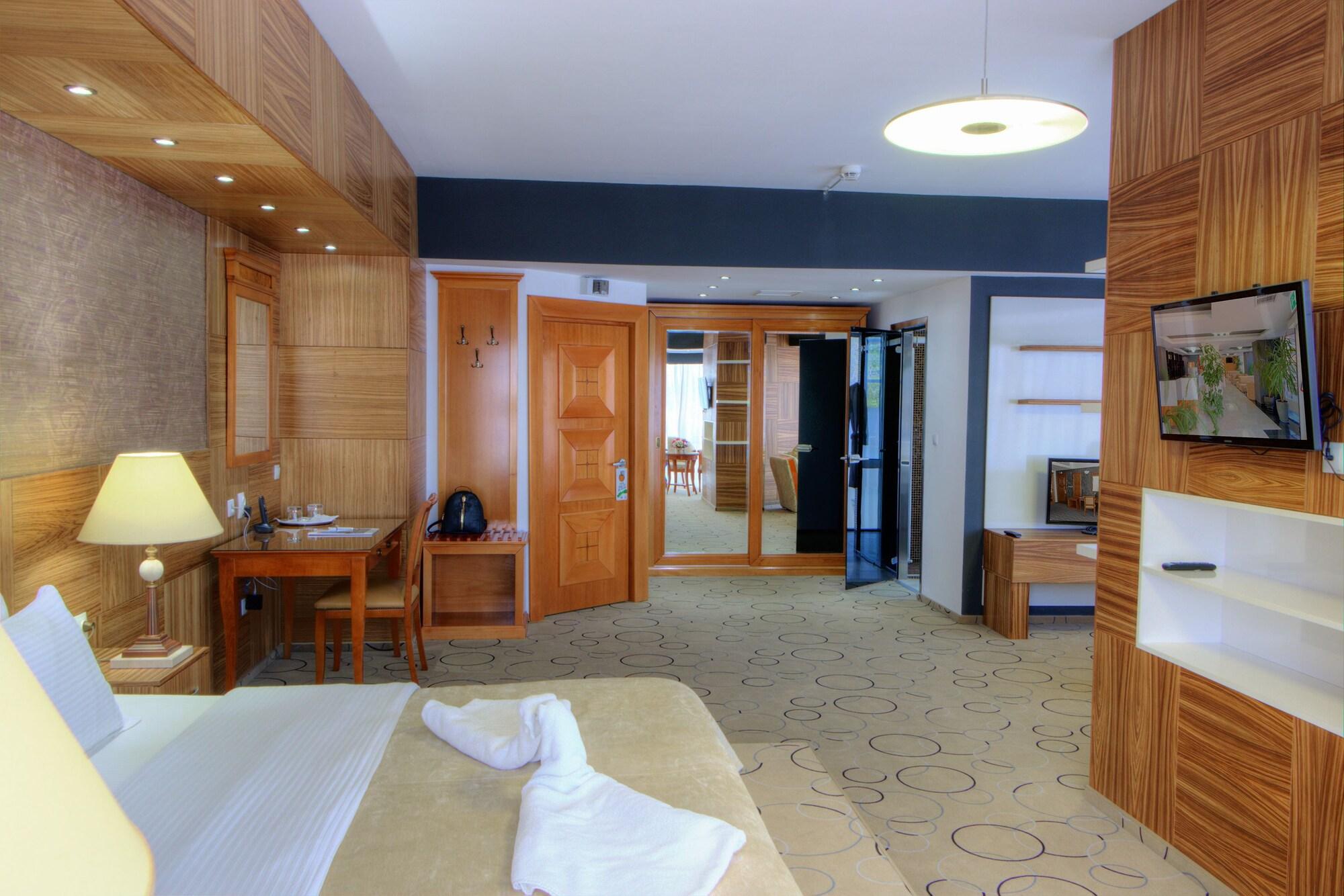 Hotel Oltenia Крайова Екстер'єр фото
