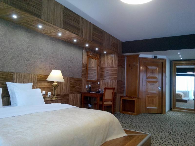 Hotel Oltenia Крайова Екстер'єр фото