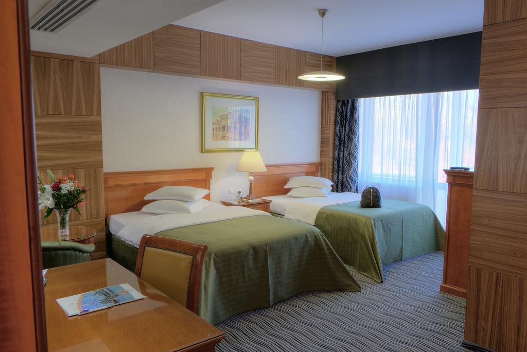 Hotel Oltenia Крайова Екстер'єр фото